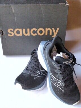 NIB Saucony Kinvara 16 Womens Sz 7 Black White Athletic Shoes